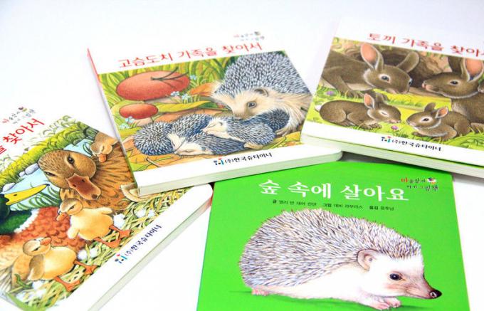 4 / 4C Softcover Board Book Printing Service With 128gsm / 157gsm Text