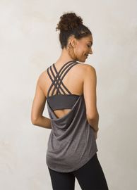 Scoop neck strappy back shirttail hem wholesale stringer gym tank top with bra